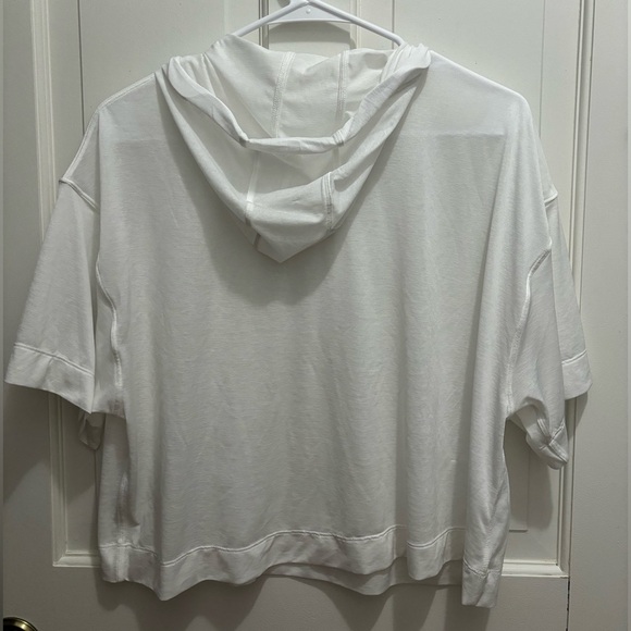 ATHLETA white hoodie short sleeve t-shirt top (size S) ✨ - Picture 4 of 4